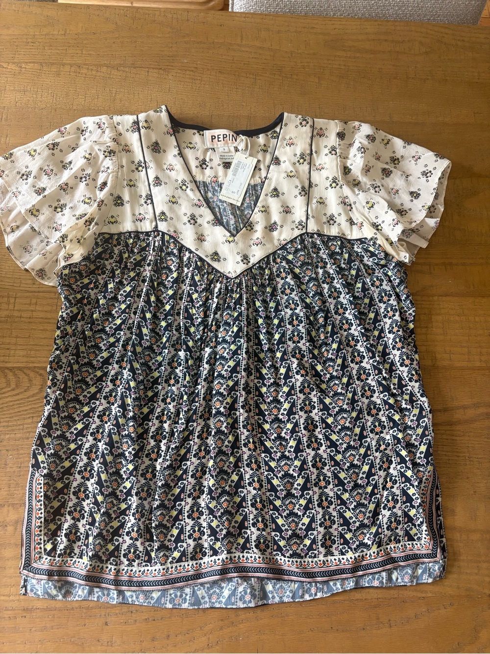 Pepin Cream and Navy Floral Mixed-Print V-Neck Tunic Top